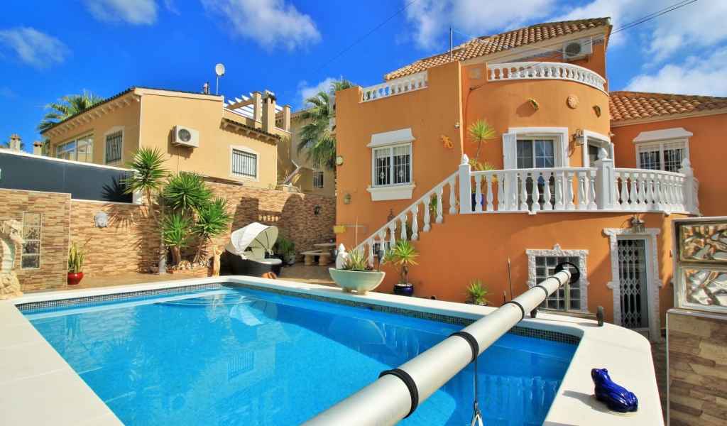 4 Bedroom 3 Bathroom Villa in Villamartin