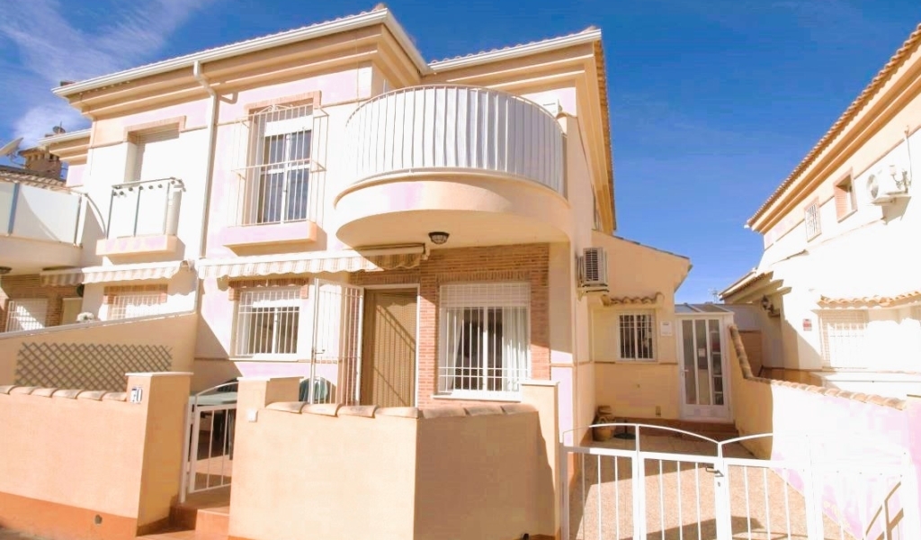 BEAUTIFUL PROPERTY LOVATED IN THE HEART OF PLAYA FLAMENCA