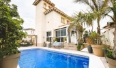 THK28-0138-1569, Fully Renovated 4 Bed Detached Villa With A Separate Apartment & Private Pool Next To Zenia Boulevard