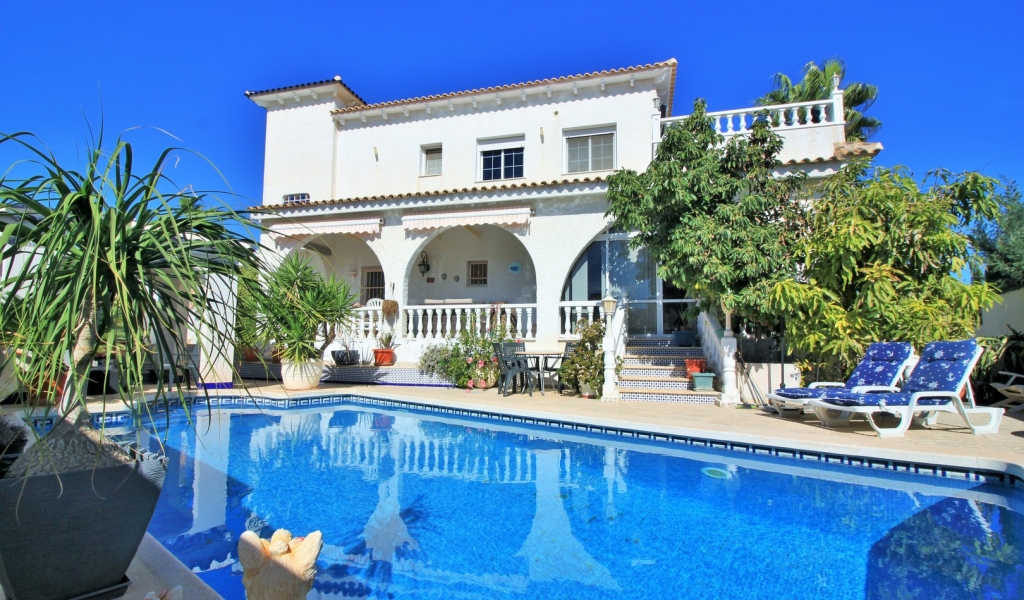 6 Bedroom 3 Bathroom Villa in Villamartin