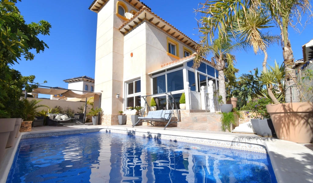 4 Bedroom 3 Bathroom Detached Villa in Orihuela Costa