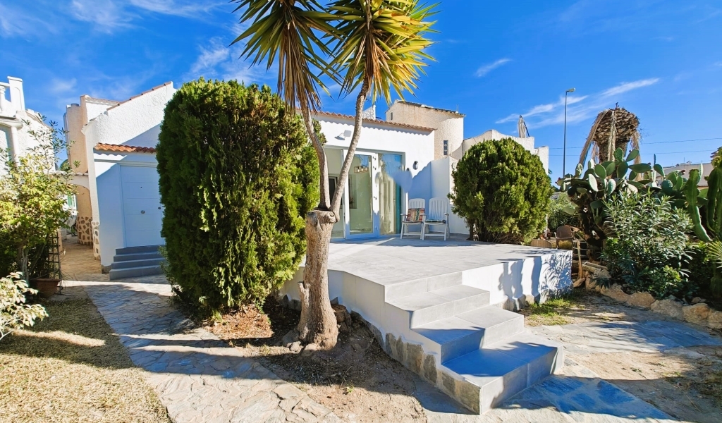 Renovated Semi-Detached Corner Bungalow With Large Terrace In La Chismosas, Playa Flamenca