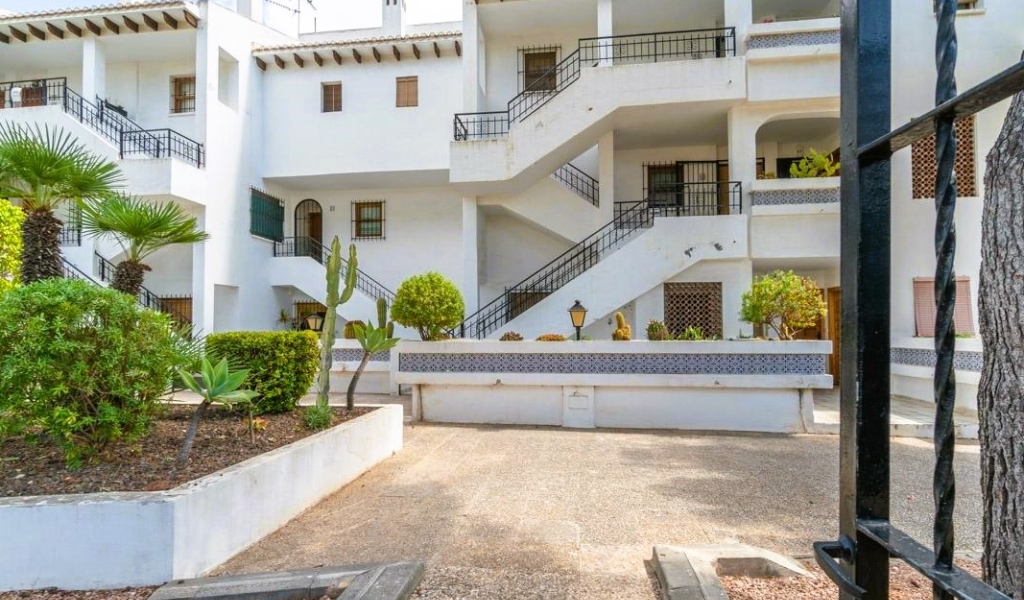 APARTMENT LOCATED WITH IN A SHORT WALK TO THE BEACHES OF  TO THE BEACH IN DEHESA DE CAMPOAMOR