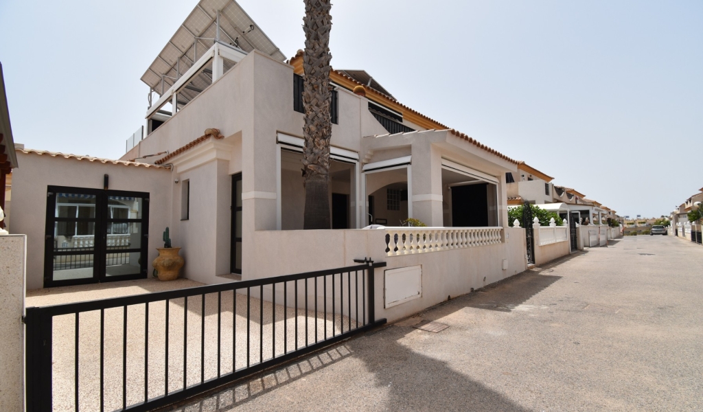 2 Bedroom 1 Bathroom Quad Villa in Orihuela Costa