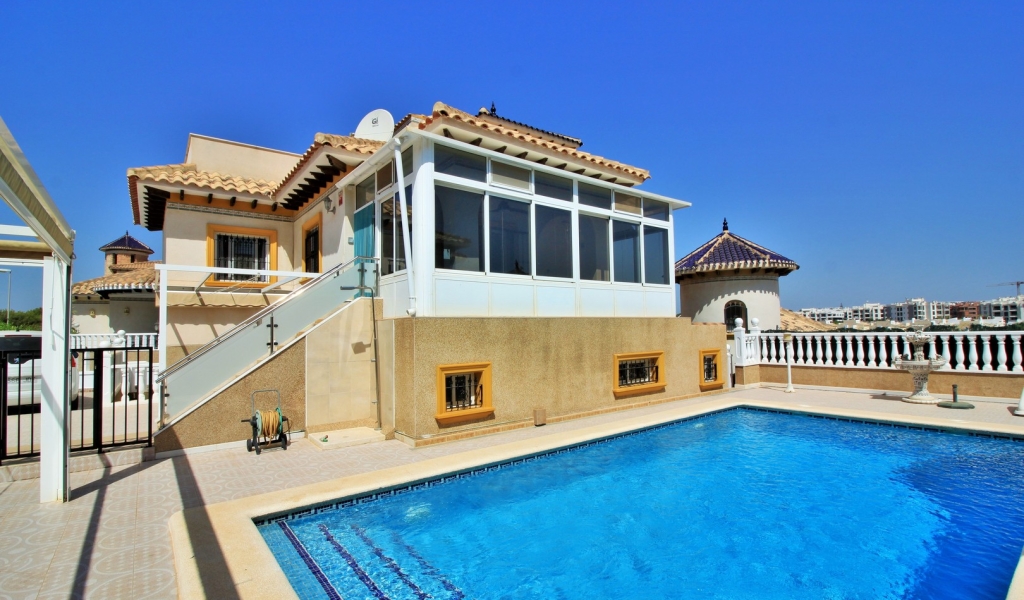 5 Bedroom 4 Bathroom Villa in Villamartin