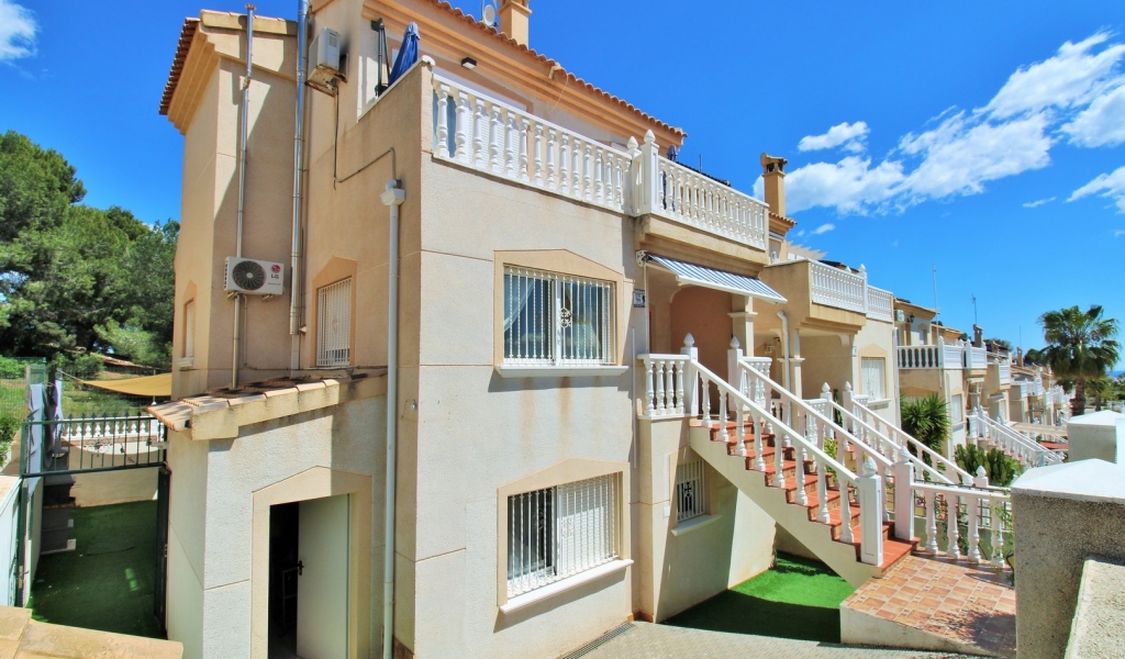 5 Bedroom 3 Bathroom Villa in Villamartin