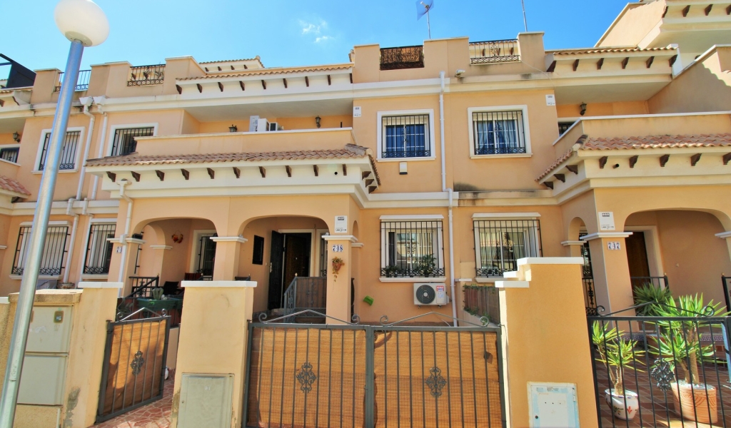 3 Bedroom 2 Bathroom Townhouse in Villamartin