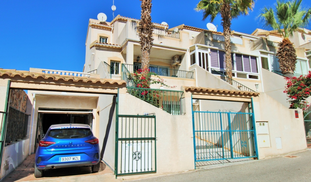 3 Bedroom 2 Bathroom Townhouse in Villamartin