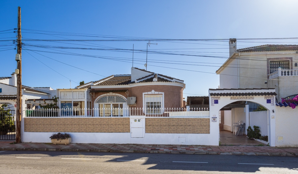 3 Bedroom 2 Bathroom Detached Villa in Torrevieja