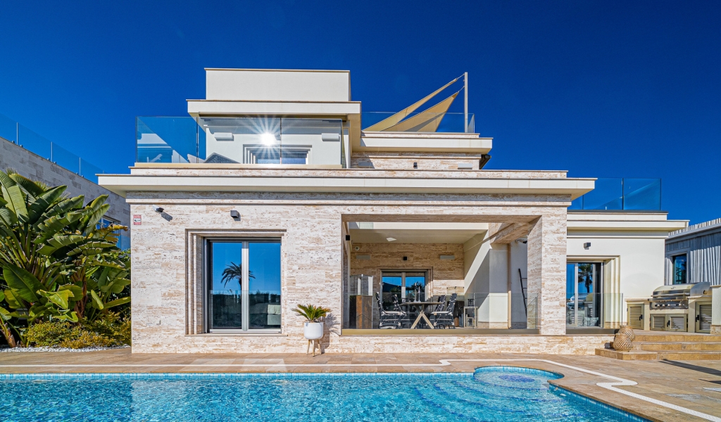 6 Bedroom 4 Bathroom Villa in La Zenia