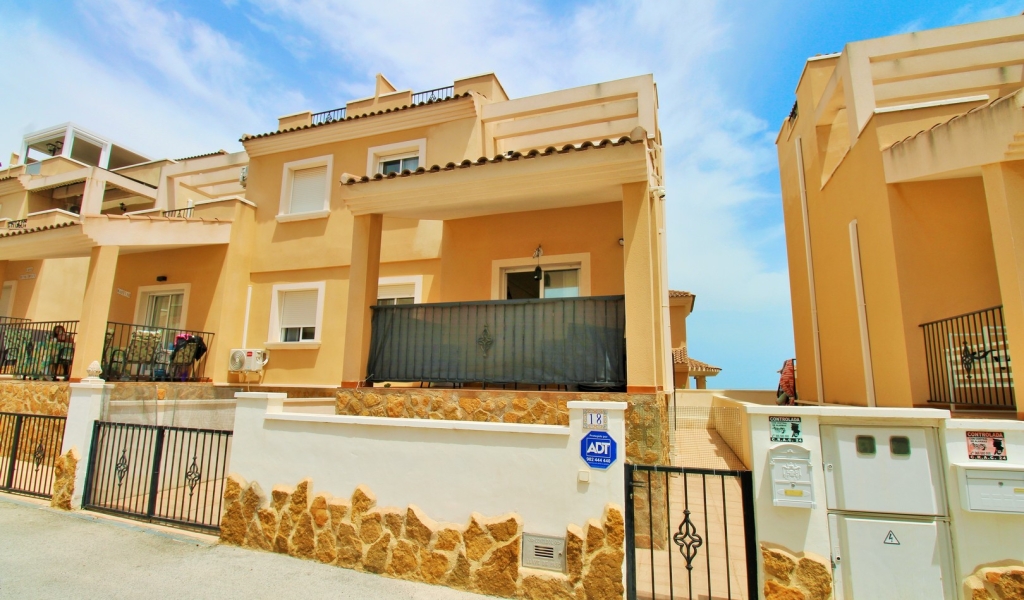 3 Bedroom 2 Bathroom Townhouse in San Miguel de Salinas