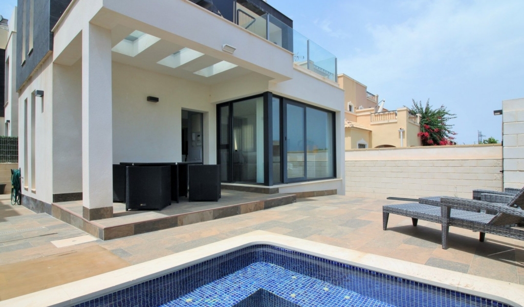 STUNNING BOUTIQUE STYLE DETACHED VILLA FOR SALE IN  VILLAMARTIN