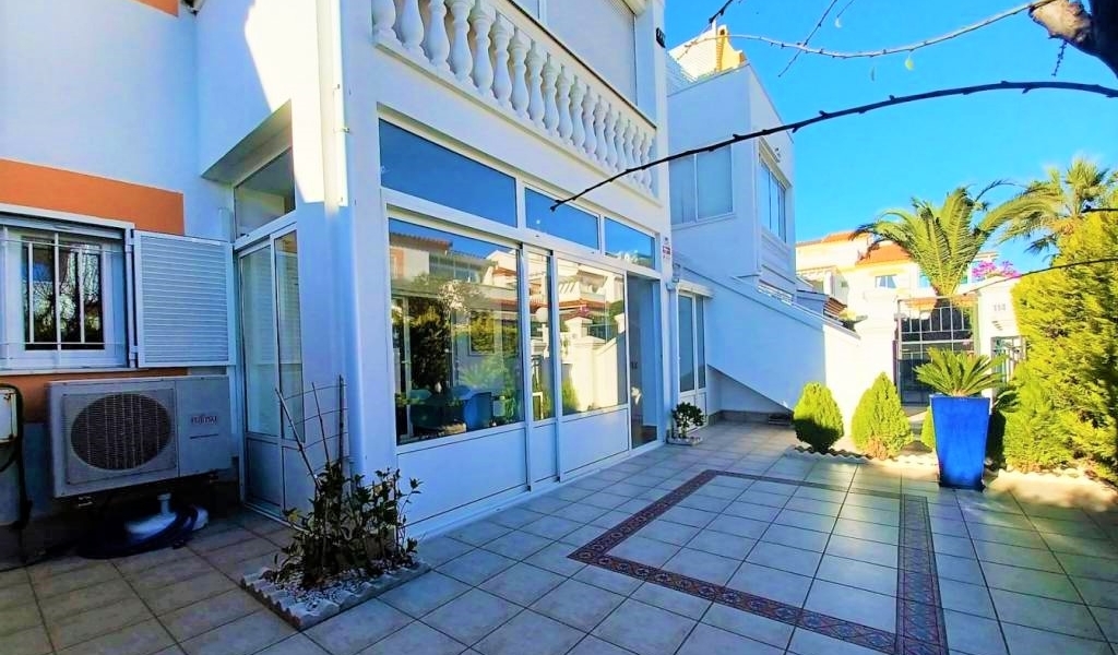 STUNNING KEY READY GROUND FLOOR APARTMENT LOCATED IN ZENIAMAR III, PLAYA FLAMENCA