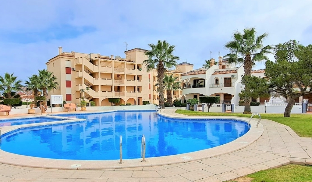 SUPER PENTHOUSE APARTMENT WITH SEA VIEWS IN THE SOUGHT AFTER JUMILLA III COMPLEX IN PLAYA FLAMENCA