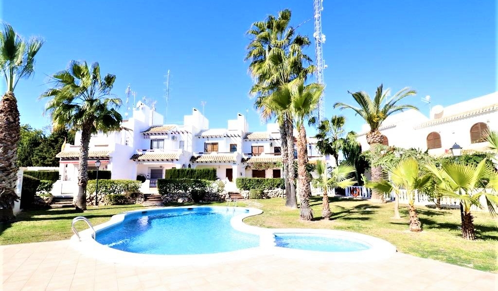 SOUTH FACING MEDITERRANEAN SYTLE TOWNHOUSE LOCATED IN VERDE MAR COMPLEX, VILLAMARTIN